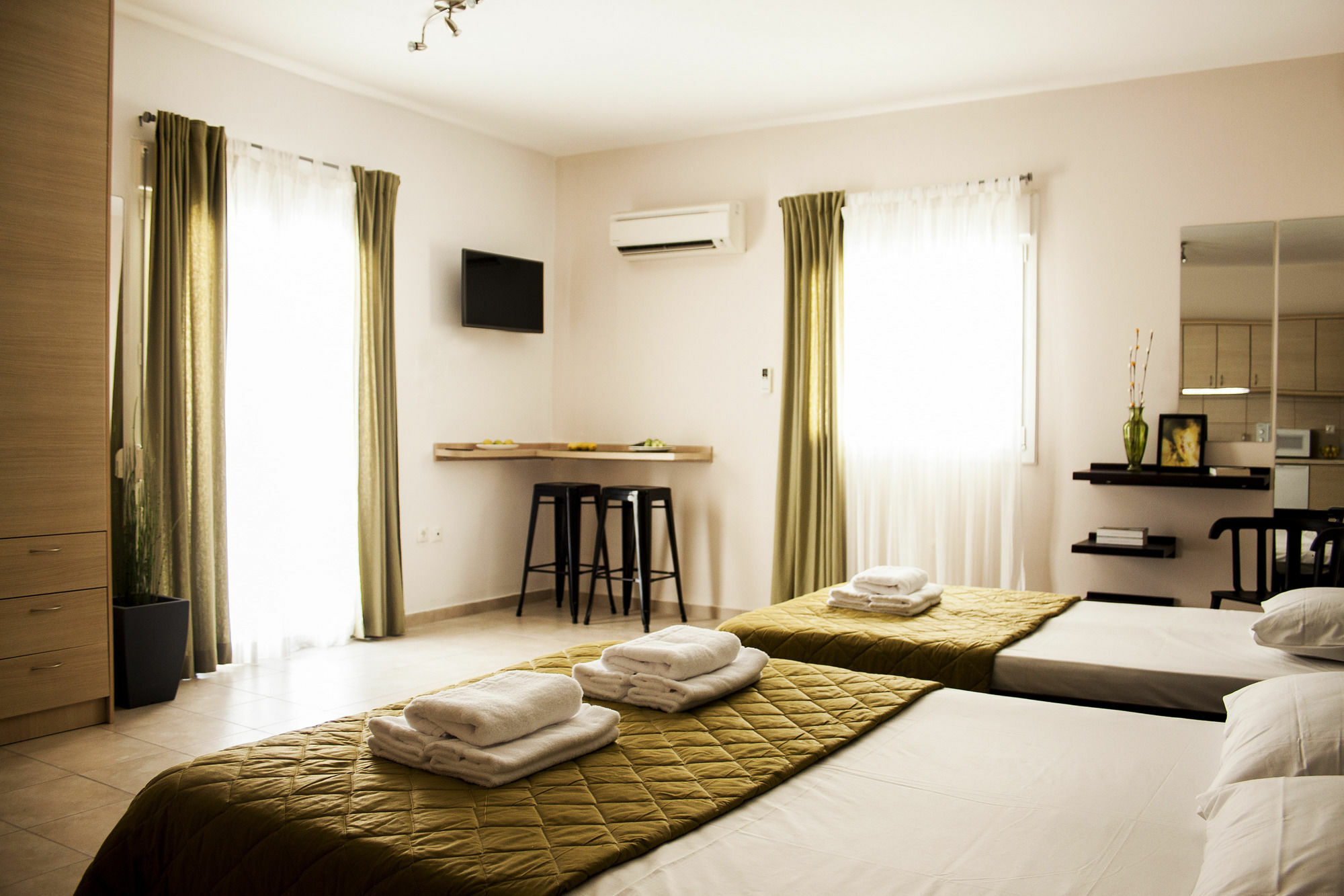 Krinis Apartments Rhodes City Екстер'єр фото